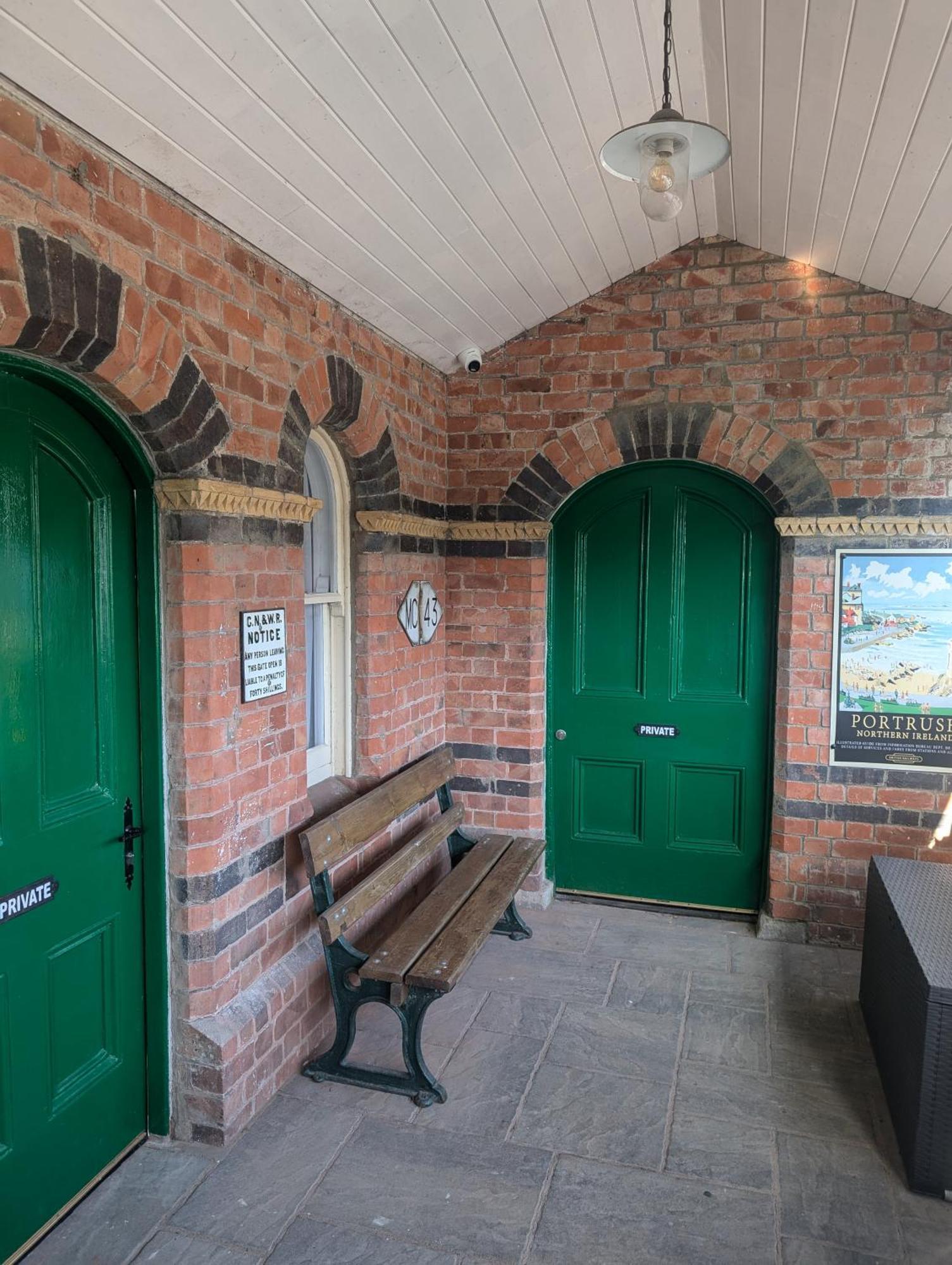 The Railway Sleeper Apartamento Cullybackey Exterior foto